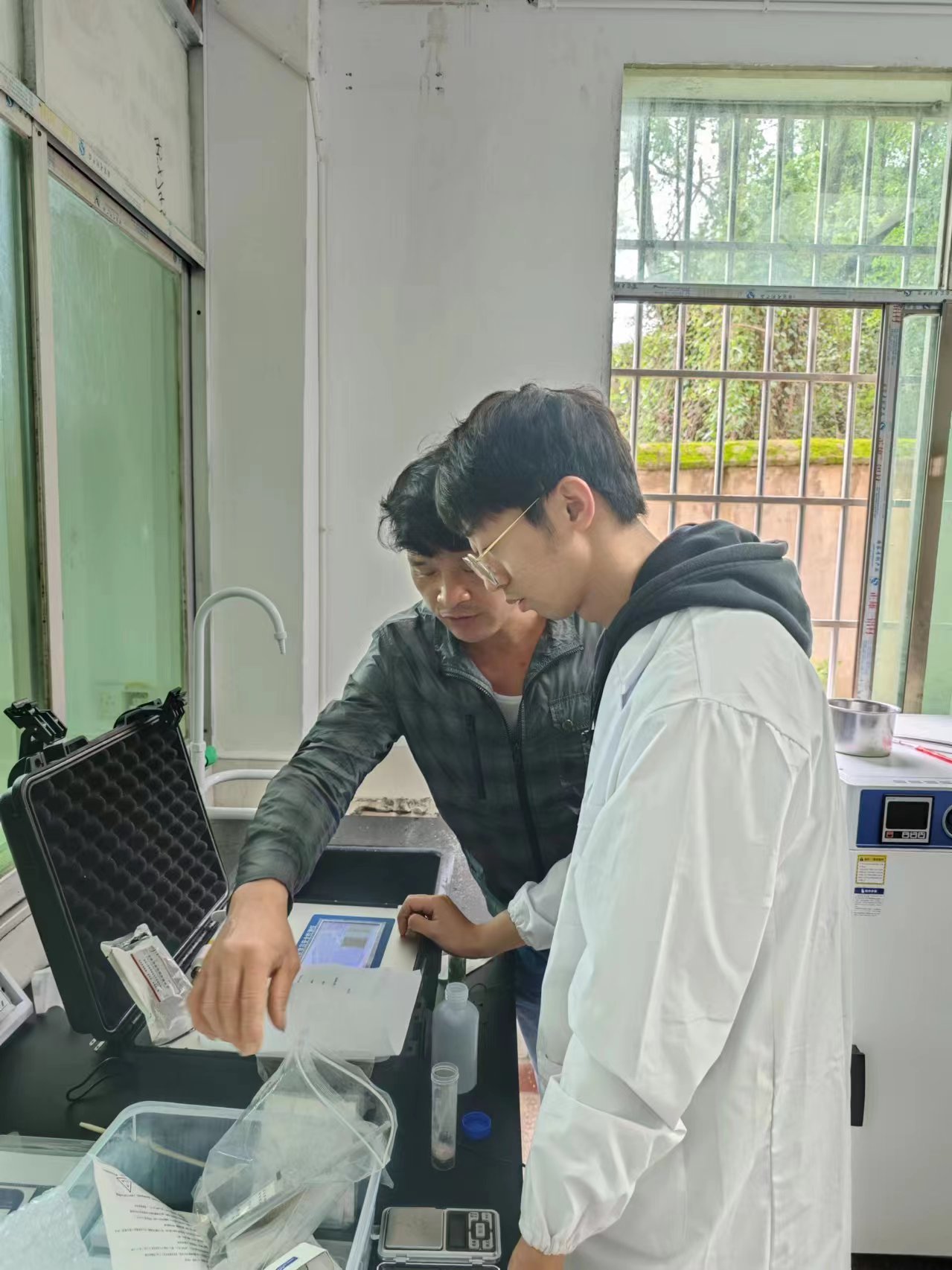 山东莱恩德食品安全检测仪走进江西省新余市逸夫小学，为师生食品安全保驾护航